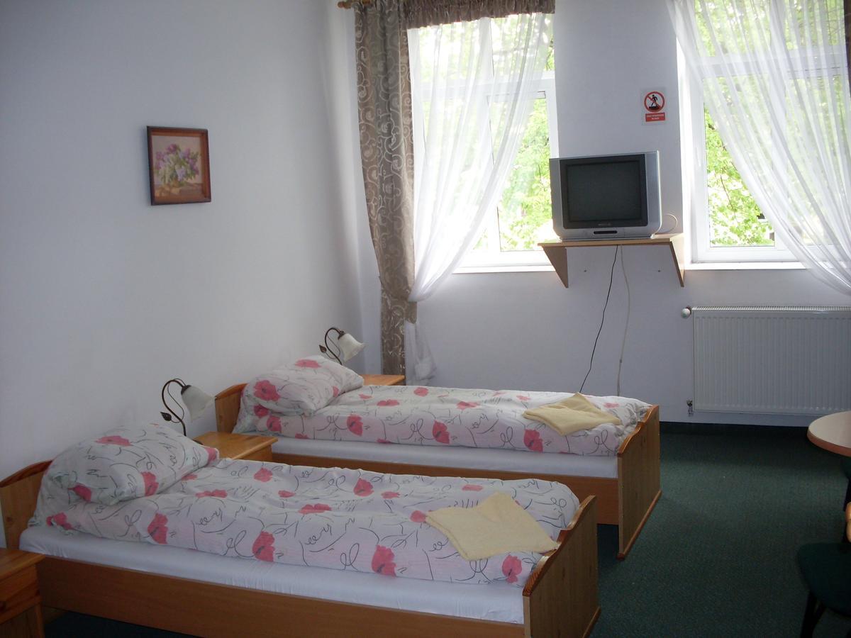 Hotel Krokus Kamienna Gora Exterior photo